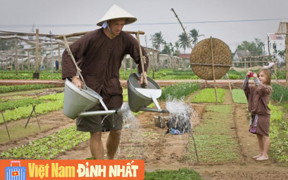 Việt Nam có ngôi làng khách Tây xếp hàng để được làm nông dân, bí quyết rau ngon nằm ở một loại "phân bón" lạ
