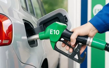 Giá xăng E10 giảm xuống mức hơn 20.000 đồng/lít