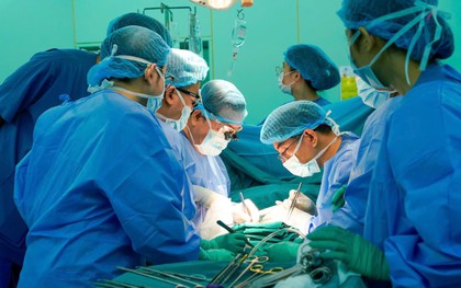 Cô gái 22 tuổi bị đột quỵ chết não, gia đình quyết định hiến đa tạng: Nhiều phòng mổ sáng đèn xuyên đêm và 4 cuộc đời hồi sinh