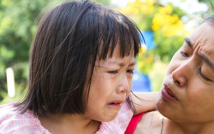 Khoa học não bộ cảnh báo: Hành động này của cha mẹ đang "làm hỏng" vùng vỏ não trước trán của trẻ!