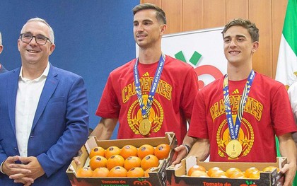 Độc là cầu thủ Tây Ban Nha được thưởng 84kg cà chua khi vô địch World Cup