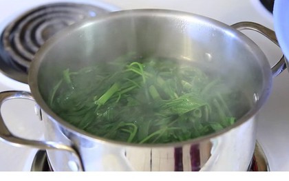 3 thói quen khi luộc rau cần bỏ ngay