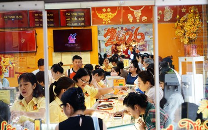 Cảnh tượng lạ tại tiệm vàng Mi Hồng ở TP.HCM sau nhiều phiên giá vàng giảm mạnh