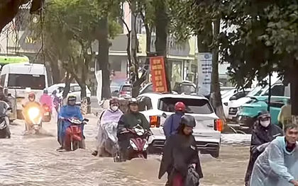 Mưa lớn kéo dài, nhiều tuyến đường ở Phú Quốc ngập sâu