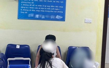 Hình ảnh trong phòng thay đồ khiến 1 bà mẹ "rớt tim" ra ngoài: Người lớn vô tư hay quá dễ dãi?