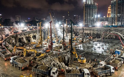 Phát hiện hơn 500 xe tải chở đất hoạt động xuyên đêm, đổ 13.200 m2 bê tông suốt 54 giờ: Bí mật dưới lòng đất của 2 tòa tháp 450m lộ diện