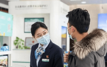 Khách mới mở tài khoản được 8 năm nhưng app hiện khoản vay 349 triệu đồng từ 25 năm trước, ngân hàng lập tức vào cuộc xác minh