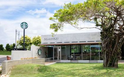 Starbucks phát chiếu cho khách ngồi: Chiêu giữ chân khách hay để đỡ "tốn ghế"?