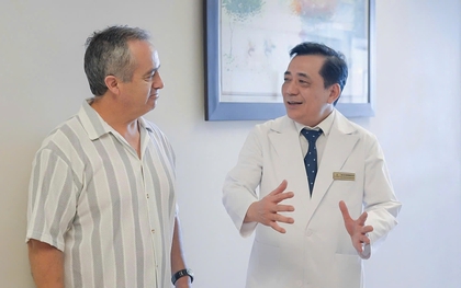 Bệnh nhân ung thư người Úc vượt nửa vòng Trái Đất về Việt Nam điều trị