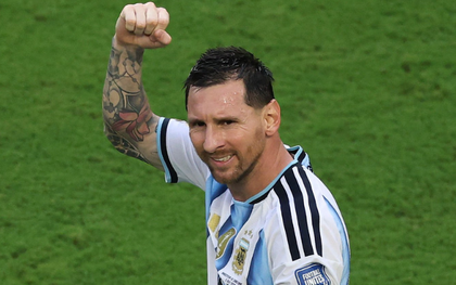 Đỉnh miễn bàn! Messi dứt điểm tuyệt đẹp xé lưới thủ môn Vozinha, mở rộng chuỗi kỉ lục, vươn lên dẫn đầu Chiếc giày vàng World Cup 2026