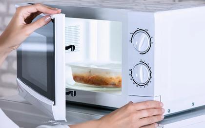 5 thói quen khi dùng lò vi sóng cần bỏ ngay