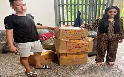 Livestream bán hàng rầm rộ trên TikTok, Facebook, nữ chủ shop SN 2004 bị công an kiểm tra