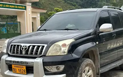 Bí mật trên chuyến xe từ Lào vào Việt Nam