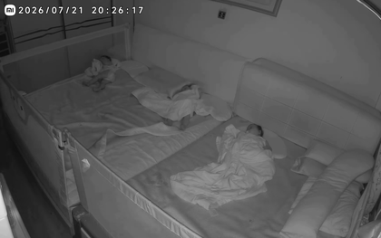 Camera trong phòng ngủ ghi lại 19 phút đặc biệt, 25 triệu người đã xem và trầm trồ