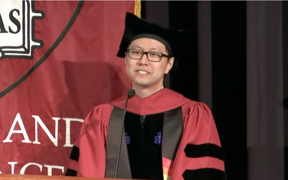 Chàng trai 2 lần bị trường đại học từ chối nay trở thành tiến sĩ Harvard, bài phát biểu gây xúc động