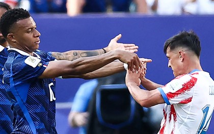 Căng như dây đàn: Mbappe "nóng mắt" với tiểu xảo của Paraguay, suýt xảy ra ẩu đả