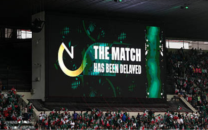Chính thức: Trận Anh vs Mexico tại World Cup 2026 bị hoãn 1 tiếng vì giông bão đổ bộ, giờ bóng lăn liên tục thay đổi, CĐV la ó