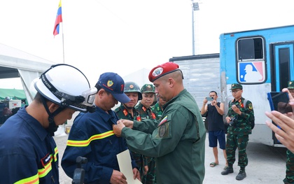 Trao Huy chương 'Anh hùng Venezuela' tặng đoàn cứu nạn, cứu hộ Việt Nam