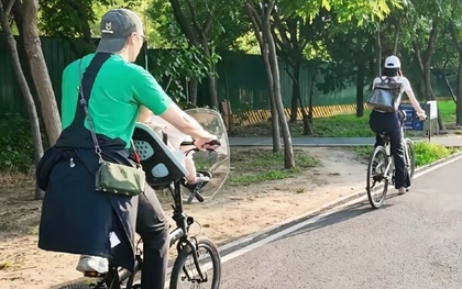 "Tóm gọn" chủ tịch showbiz và nàng thơ H.T đưa con trai đi chơi, ngoại hình quý tử thành tâm điểm
