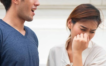 Tại sao một số người đổ mồ hôi mà không có mùi trong khi những người khác lại có mùi khó chịu?