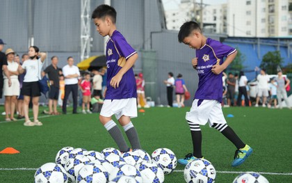 Hà Nội FC khai giảng trung tâm bóng đá cộng đồng: Trải nghiệm môi trường chuyên nghiệp với giá "0 đồng"