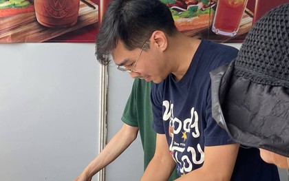 Người nổi tiếng mở chuỗi bánh mì, giặt ủi ở TP.HCM, Hà Nội: Từng trắng tay bán xe máy trả nợ, cưới vợ về vẫn ở nhà thuê