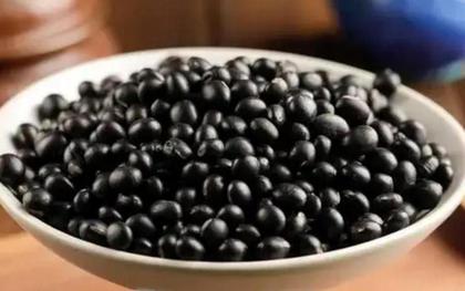 Ăn đậu đen mỗi ngày để "bổ thận", người đàn ông 47 tuổi bất ngờ khi đi khám