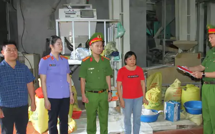 Bắt 2 chủ cơ sở giả mạo thương hiệu gạo Séng Cù nổi tiếng