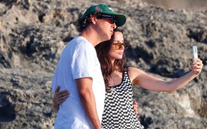 Bond girl Ana de Armas chia tay Tom Cruise