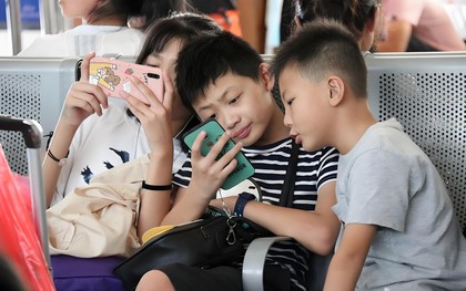 Theo dõi 527 gia đình trong 2 năm: Làm được 3 việc này, mức độ phụ thuộc điện thoại của trẻ giảm 71%