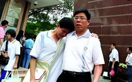 Anh trai giả mạo danh tính em trai để vào đại học, nhiều năm sau bị tố cáo, nhà trường ra quyết định: "Thu hồi bằng cử nhân"