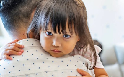 Càng cố làm vừa lòng người khác, càng dễ bị xem thường: 5 kiểu cha mẹ dễ khiến con hình thành "tính cách chiều lòng người"