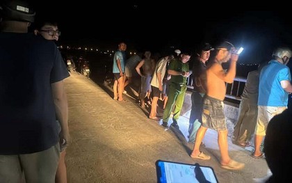 Giận chồng, người phụ nữ để lại dép và lời nhắn gây hoang mang trên cầu rồi bế con đi chơi