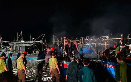 5 tàu cá bốc cháy ngùn ngụt lúc rạng sáng, thiệt hại 6 tỷ đồng