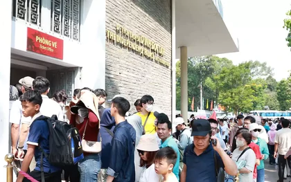 Từ lúc thu phí máy ảnh, doanh thu Dinh Độc Lập ra sao?