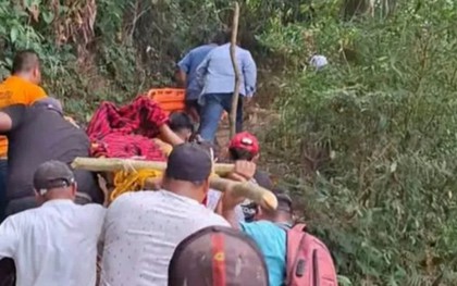 Mất tích 15 ngày dưới hố sụt sâu khoảng 100m, người đàn ông sống sót nhờ thứ không ai ngờ tới