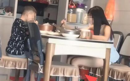 Bức ảnh khiến một người bố bị chỉ trích: Chỉ vì vài cái like mà không màng đến tương lai của con cái!