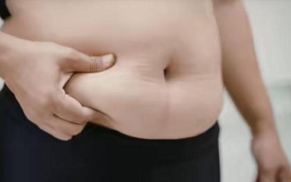 Không ăn nhiều mà bụng vẫn ngày càng to? Chuyên gia nội tiết cảnh báo: Thủ phạm có thể là thói quen hàng triệu người mắc mỗi đêm