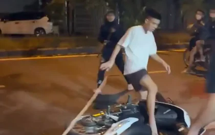 Chặn bắt nhóm côn đồ mang hung khí hỗn chiến trên đường