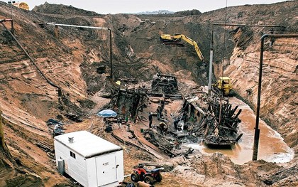Khoan sâu 20m, huy động 20 máy bơm hoạt động suốt 4 tháng để "trục vớt" kho báu hơn 261 tỷ đồng bị vùi dưới 1 cánh đồng ngô