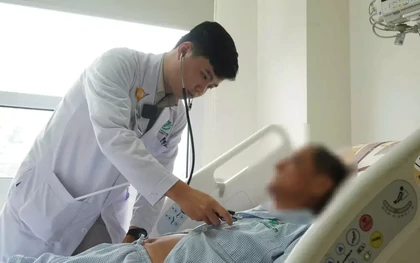 Bác sĩ Việt Nam cứu du khách Singapore thoát cơn đột quỵ trong gang tấc