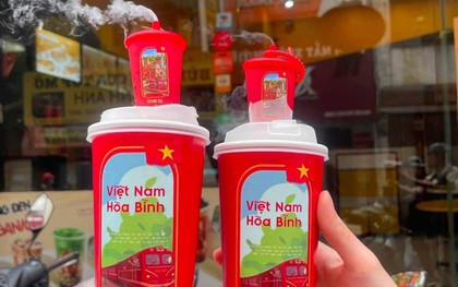 Hãng trà sữa Hà Nội ra mẫu ly mới biết “phun khói”, mô phỏng đoàn tàu di sản đi khắp Việt Nam