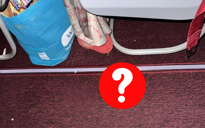 Đang viral vụ người phụ nữ đi vệ sinh trên máy bay, khách hàng kể 40 phút “kinh hoàng” sau đó
