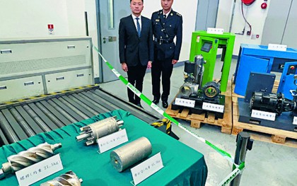 Quét tia X kiểm tra lô hàng của 1 giám đốc, hải quan tịch thu 146 kg vàng trị giá 279 tỷ đồng được đúc thành linh kiện máy móc