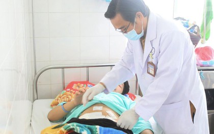 Thiếu niên 15 tuổi nhập viện sau trò đùa tại nhà xưởng