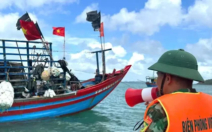 Bão số 4 áp sát, Quảng Ninh tạm dừng tham quan, lưu trú trên biển