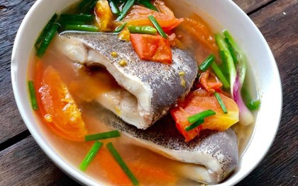 Vì sao không nên nấu canh cá bằng nước lạnh?