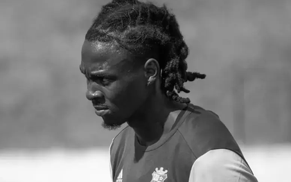 Cầu thủ 25 tuổi bất ngờ đổ gục rồi qua đời chỉ sau 10 phút ra sân ở trận bóng giao hữu
