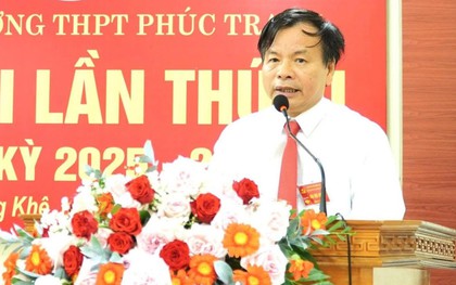 Một trường THPT có hiệu trưởng và 2 hiệu phó xin thôi chức vụ