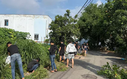 “Đi bão" quá khích, nhóm thanh thiếu niên phải dọn vệ sinh đường phố